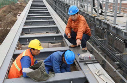 蒙華鐵路完成全線鋪軌，很多鐵路鋪設會用到這小小的設備